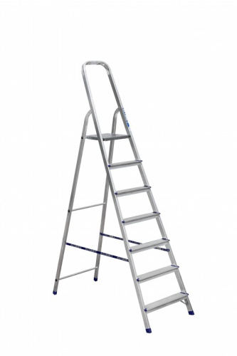 Лестница-стремянка алюминиевая матовая 7-и ступенчатая
