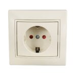 Розетка с/з с защитой от детей кремовый MIRA 