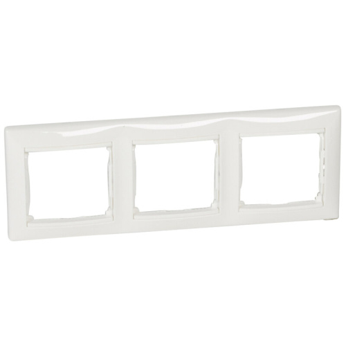 Рамка 3-ая гориз. Бел Valena